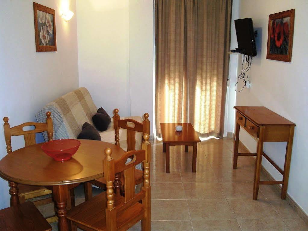 Vicenta Apartaments ตอร์เรโมลิโนส ภายนอก รูปภาพ